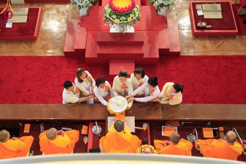 ภาพ No.96419:พิธีทอดกฐินราชันปฐพี ราชินีที่ดิน เพื่อซื้อที่ดินหลังโบสถ์ ฉลองครบรอบ 10 ปีสถาปนาโบสถ์วัดพุทธ วันอาทิตย์ที่ 19 พฤศจิกายน พ.ศ. 2566 ณ วัดพระธรรมกายนิวคาสเซิล ประเทศอังกฤษ