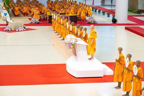 ภาพ No.147045:พิธีมุทิตาสักการะพระภิกษุ ผู้สอบได้เปรียญธรรม 9 ประโยคระดับโลกปีที่ 36, พิธีมอบโล่เกียรติยศและทุนการศึกษา สำนักเรียนบาลีดีเด่นทั่วประเทศ, พิธีถวายมหาสังฆทานคณะสงฆ์ 2,000 กว่าวัด ทั่วประเทศ ปีที่ 24, พิธีถวายไทยธรรมคณะสงฆ์ 323 วัด 4 จังหวัดชายแดนภาคใต้