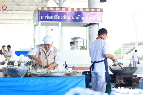 ภาพ No.134566:V.35 เพื่อบุญต้นเดือน การรับบุญของเจ้าหน้าที่หน่วยงานต่างๆ เพื่องานบุญวันอาทิตย์ต้นเดือน ณ วัดพระธรรมกาย วันที่ 7 เมษายน พ.ศ. 2567