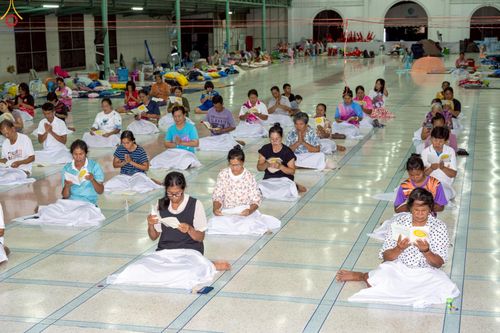 ภาพ No.235390:วันที่ 30-31 กรกฎาคม พ.ศ. 2568 วัดพระธรรมกาย มูลนิธิธรรมกาย ร่วมกับศูนย์ส่งเสริมศีลธรรมจังหวัดสุรินทร์ เปิดศูนย์พักพิงชั่วคราวเพื่อช่วยเหลือประชาชน ผู้อพยพจากเหตุปะทะกันตามแนวชายแดน ไทย-กัมพูชา ตั้งแต่วันที่ 24 กรกฎาคม พ.ศ.2568 เป็นต้นไป