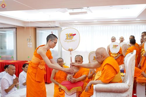 ภาพ No.233674:วันอาทิตย์ที่ 6 กรกฎาคม พ.ศ.2568 พิธีสมโภช 15 ปี วัดพระธรรมกายเกาลูน และพิธีมุทิตาสักการะเปรียญธรรม 9 ประโยค ณ วัดพระธรรมกายเกาลูน เขตปกครองพิเศษฮ่องกง สาธารณรัฐประชาชนจีน