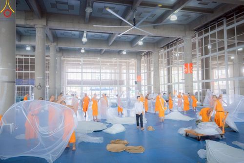 ภาพ No.218259:วันที่ 12-18 เมษายน พ.ศ. 2568 พระภิกษุและเจ้าหน้าที่อาสาสมัคร เตรียมพื้นที่ต้อนรับพักค้างพระสังฆาธิการ เนื่องในงานวันคุ้มครองโลก 22 เมษายน พ.ศ. 2568