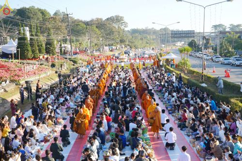 ภาพ No.106797:พิธีตักบาตรพระ ๒๐๐ รูป  "สร้างบุญใหญ่ ส่งท้ายปีเก่า ต้อนรับปีใหม่ ๒๕๖๗" วันอาทิตย์ที่ ๓๑ ธันวาคม ๒๕๖๖ ณ ถนนหน้าที่ว่าการอำเภอภูเรือ อำเภอภูเรือ จังหวัดเลย