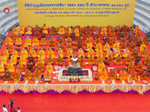 ภาพ No.210269:วันอาทิตย์ที่ 9 มีนาคม พ.ศ. 2568 พ่อเมืองโคราชจัดตักบาตรพระหมื่น ทำบุญเมือง 557 ปี