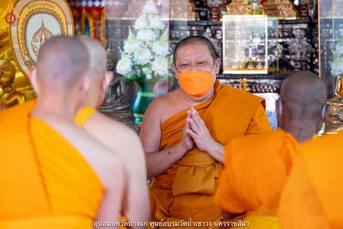 ภาพ No.39898:พิธีตัดปอยผม ปลงผม ขอขมารับผ้าไตรและพิธีบรรพชา ในโครงการอุปสมบท บูชาธรรมมหาปูชนียาจารย์ ประจำปี 2564 ชุดที่ 7