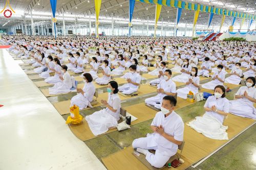 ภาพ No.52326:ประมวลภาพพิธีบูชาข้าวพระ (วันอาทิตย์ต้นเดือนตุลาคม) ณ วัดพระธรรมกาย จ.ปทุมธานี 