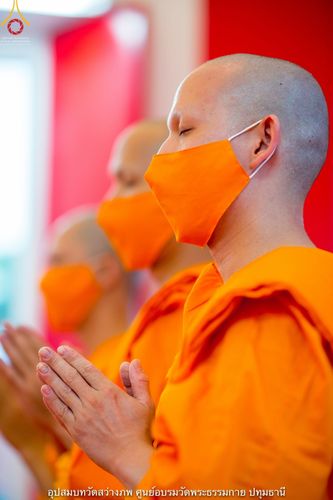 ภาพ No.40461:พิธีตัดปอยผม ปลงผม ขอขมารับผ้าไตรและพิธีบรรพชา ในโครงการอุปสมบท บูชาธรรมมหาปูชนียาจารย์ ประจำปี 2564 ชุดที่ 13