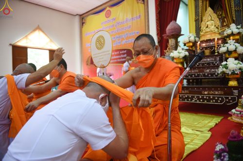 ภาพ No.48063:ประมวลภาพพิธีเวียนประทักษิณ และบรรพชาอุปสมบท รุ่นเข้าพรรษา ปี 2565