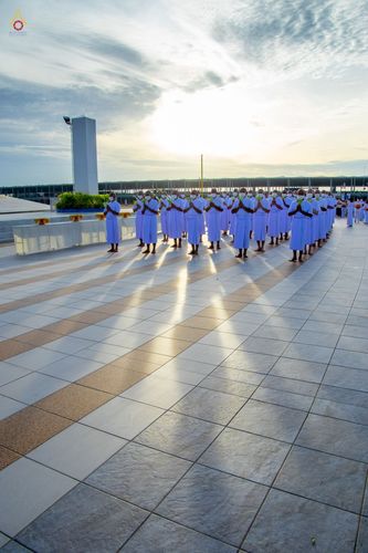 ภาพ No.47556:ประมวลภาพพิธีขอขมาและมอบผ้าไตร โครงการบรรพชาอุปสมบทหมู่ รุ่นเข้าพรรษา 2565