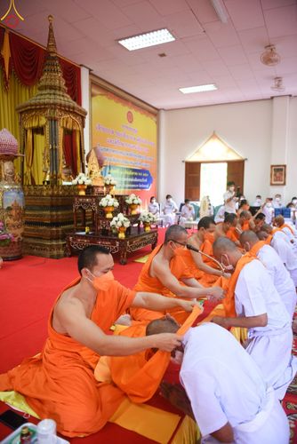 ภาพ No.48064:ประมวลภาพพิธีเวียนประทักษิณ และบรรพชาอุปสมบท รุ่นเข้าพรรษา ปี 2565