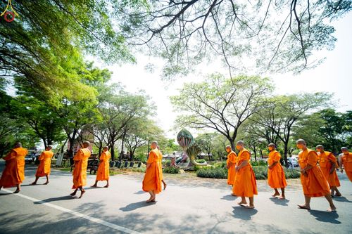 ภาพ No.43701:เมืองโบราณ ร่วมกับกองนครหลวง 6 จัดพิธีบรรพชาถวายเป็นพุทธบูชา