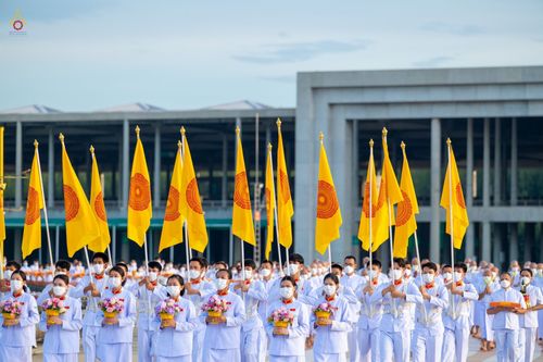 ภาพ No.47557:ประมวลภาพพิธีขอขมาและมอบผ้าไตร โครงการบรรพชาอุปสมบทหมู่ รุ่นเข้าพรรษา 2565