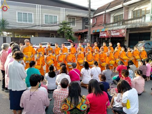 ภาพ No.45772:ประมวลภาพกิจกรรม โครงการบรรพชาสามเณรฟื้นฟูพระพุทธศาสนาทั่วไทย ณ วัดเวฬุวัน และศูนย์ปฏิบัติธรรมและอบรมเยาวชนยะลา