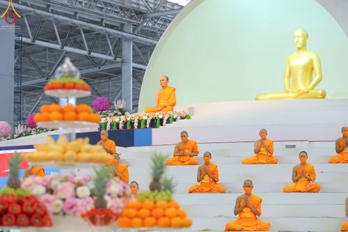 ภาพ No.52328:ประมวลภาพพิธีบูชาข้าวพระ (วันอาทิตย์ต้นเดือนตุลาคม) ณ วัดพระธรรมกาย จ.ปทุมธานี 