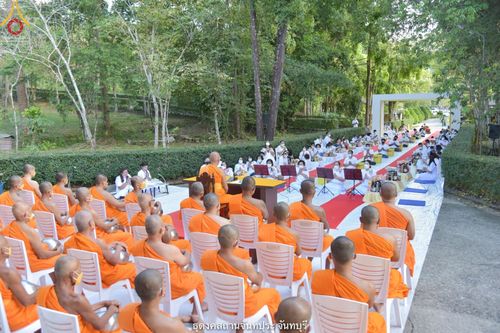 ภาพ No.41058:พิธีตัดปอยผม ปลงผม ขอขมารับผ้าไตรและพิธีบรรพชา ในโครงการอุปสมบท บูชาธรรมมหาปูชนียาจารย์ ประจำปี 2564 ชุดที่ 19