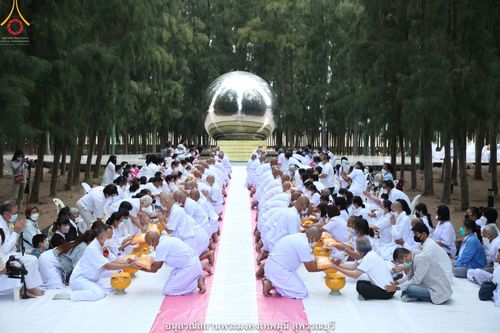 ภาพ No.40033:พิธีตัดปอยผม ปลงผม ขอขมารับผ้าไตรและพิธีบรรพชา ในโครงการอุปสมบท บูชาธรรมมหาปูชนียาจารย์ ประจำปี 2564 ชุดที่ 8