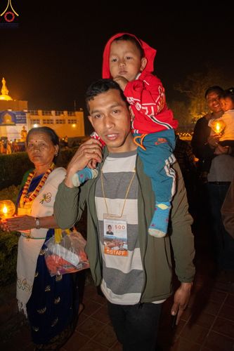 ภาพ No.78242:พิธีจุดประทีปและเวียนประทักษิณถวายเป็นพุทธบูชา ในโครงการบรรพชาสามเณรหมู่ ณ ลุมพินีวัน ประเทศเนปาล  วันที่ 16 มีนาคม พ.ศ. 2566