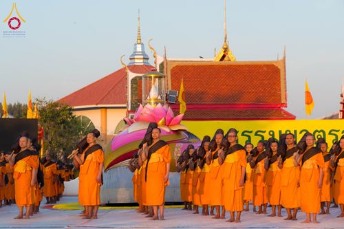 ภาพ No.294691:วันอาทิตย์ที่ 14 ธันวาคม พ.ศ.2568 พระธรรมยาตราปฏิบัติธรรมและถ่ายภาพหมู่ประวัติศาสตร์ ณ วัดสองพี่น้อง ต.ต้นตาล อ.สองพี่น้อง จ.สุพรรณบุรี ในโครงการธรรมยาตรา กตัญญูบูชา มหาปูชนียาจารย์ พระมงคลเทพมุนี(สด จนฺทสโร) พระผู้ปราบมาร อนุสรณ์สถาน 7 แห่ง ปีที่ 14