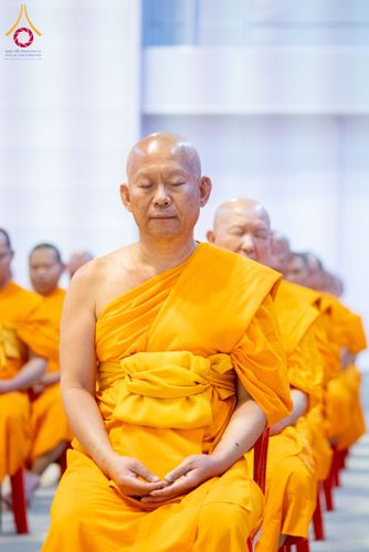 ภาพ No.284972:วันอาทิตย์ที่ 14 ธันวาคม พ.ศ.2568  พิธีปฏิบัติธรรม พิธีถวายภัตตาหารเป็นสังฆทาน พิธีมอบต้นสมบัติจักรพรรดิ ถวายแด่เจ้าอาวาสและประธานสงฆ์ 236 ศูนย์ส่งเสริมศีลธรรมทั่วโลก ณ สภาธรรมกายสากล วัดพระธรรมกาย