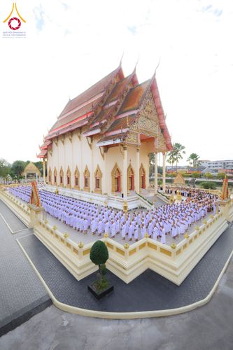 ภาพ No.278553:วันอาทิตย์ที่ 14 ธันวาคม พ.ศ.2568  พิธีเวียนประทักษิณ พิธีวันทาสีมาพระประธาน โครงการบวชบูชาธรรมมหาปูชนียาจารย์ ของศูนย์ปฏิบัติธรรมบุรีรัมย์ ณ วัดกลาง พระอารามหลวง จังหวัดบุรีรัมย์