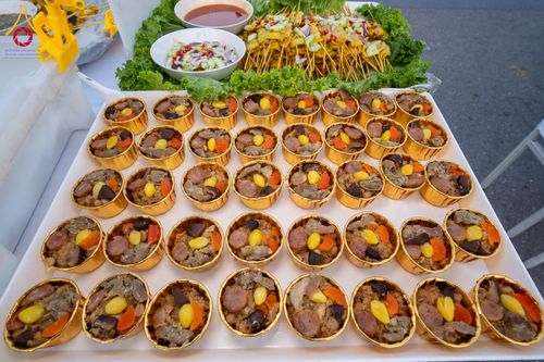 ภาพ No.293575:วันที่ 13 มกราคม พ.ศ. 2569 พิธีถวายภัตตาหารเป็นสังฆทาน แด่พระธรรมยาตรา ณ อนุสรณ์สถานมหาวิหารพระมงคลเทพมุนี (โลตัสแลนด์) อ.สองพี่น้อง จ.สุพรรณบุรี ในโครงการธรรมยาตรา กตัญญูบูชา มหาปูชนียาจารย์ พระมงคลเทพมุนี(สด จนฺทสโร) พระผู้ปราบมาร อนุสรณ์สถาน 7 แห่ง ปี