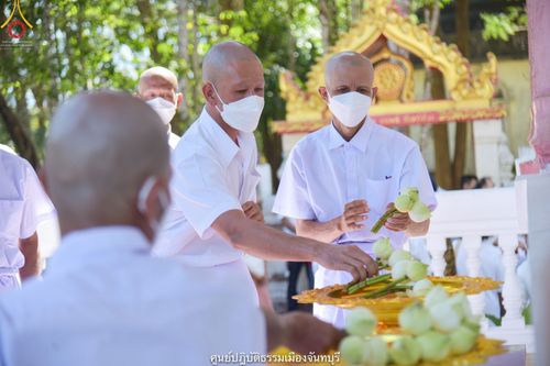 ภาพ No.39814:พิธีตัดปอยผม ปลงผม ขอขมารับผ้าไตรและพิธีบรรพชา ในโครงการอุปสมบท บูชาธรรมมหาปูชนียาจารย์ ประจำปี 2564 ชุดที่ 6