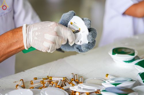 ภาพ No.49452:ประมวลภาพสาธุชนร่วมรับบุญ แกะถ่าน Led วันที่ 10 สิงหาคม พ.ศ. 2565 ณ วัดพระธรรมกาย