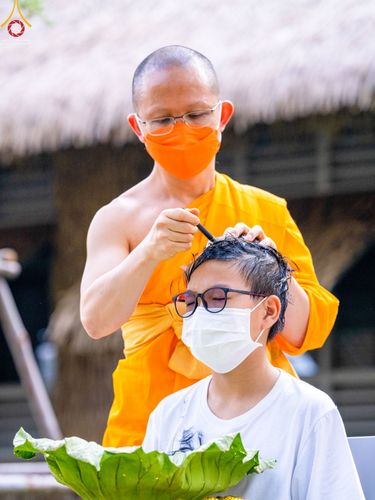 ภาพ No.44479:ประมวลภาพพิธีปลงผม โครงการบรรพชาสามเณรหน่อแก้วเปรียญธรรมรุ่นที่ 10
