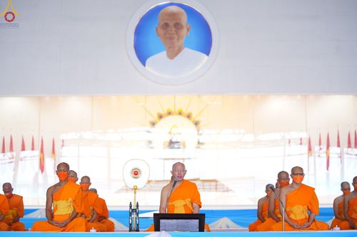 ภาพ No.48214:ประมวลภาพพิธีถวายผ้าอาบน้ำฝน และประทีปโคมไฟ เนื่องในวันอาสาฬหบูชา ประจำปี 2565