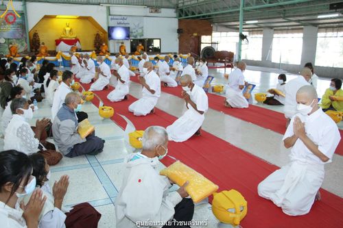 ภาพ No.40962:พิธีตัดปอยผม ปลงผม ขอขมารับผ้าไตรและพิธีบรรพชา ในโครงการอุปสมบท บูชาธรรมมหาปูชนียาจารย์ ประจำปี 2564 ชุดที่ 18