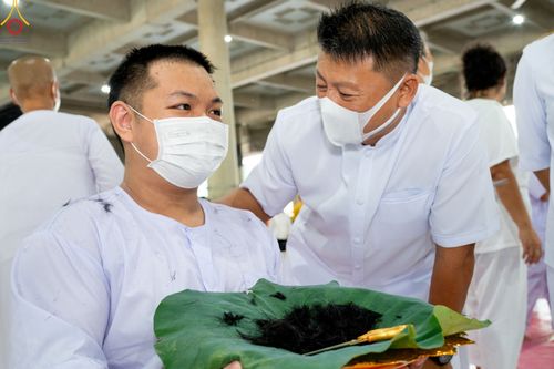 ภาพ No.47480:ประมวลภาพพิธีตัดปอยผม โครงการบรรพชาอุปสมบทหมู่ รุ่นเข้าพรรษา 2565
