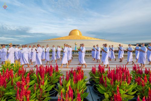 ภาพ No.47555:ประมวลภาพพิธีขอขมาและมอบผ้าไตร โครงการบรรพชาอุปสมบทหมู่ รุ่นเข้าพรรษา 2565