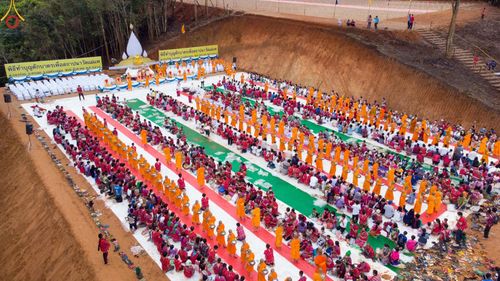 ภาพ No.50647:ประมวลภาพพิธีตักบาตร ณ วัดแม่แพ จ.แม่ฮ่องสอน เนื่องในวันธรรมชัย