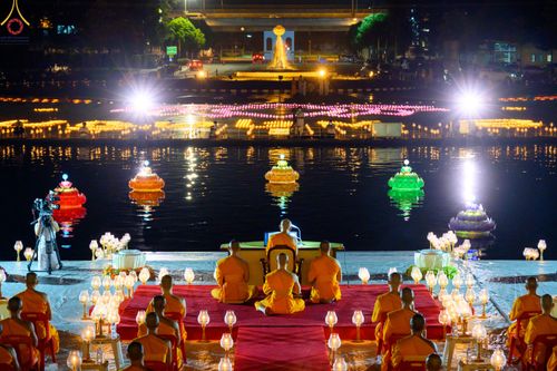 ภาพ No.55372:ประมวลภาพพิธีลอยกระทงธรรม ณ วัดพระธรรมกาย (วันที่ 8 พฤศจิกายน พ.ศ. 2565)