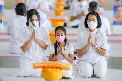 ภาพ No.44231:ประมวลภาพพิธีเวียนประทักษิณ, พิธีวันทาพระมหาธรรมกายเจดีย์ และพิธีขอขมารับผ้าไตร โครงการบวชภาคฤดูร้อน พ.ศ. 2565