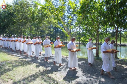 ภาพ No.40963:พิธีตัดปอยผม ปลงผม ขอขมารับผ้าไตรและพิธีบรรพชา ในโครงการอุปสมบท บูชาธรรมมหาปูชนียาจารย์ ประจำปี 2564 ชุดที่ 18