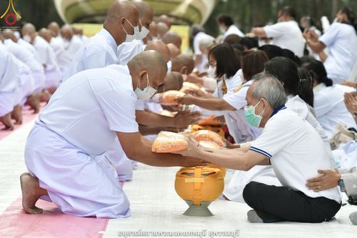 ภาพ No.40035:พิธีตัดปอยผม ปลงผม ขอขมารับผ้าไตรและพิธีบรรพชา ในโครงการอุปสมบท บูชาธรรมมหาปูชนียาจารย์ ประจำปี 2564 ชุดที่ 8