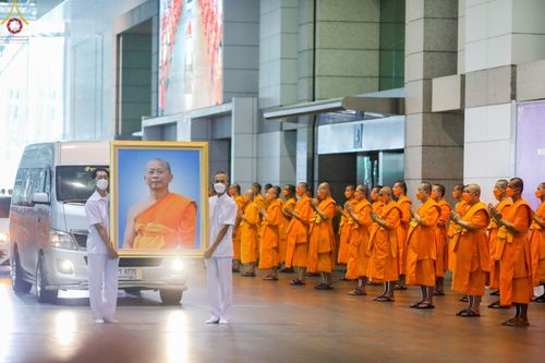 ภาพ No.48516:ประมวลภาพพิธีรับร่างนักสร้างบารมี พระเดชพระคุณพระสุธรรมญาณวิเทศ วิ. (สุธรรม สุธมฺโม)