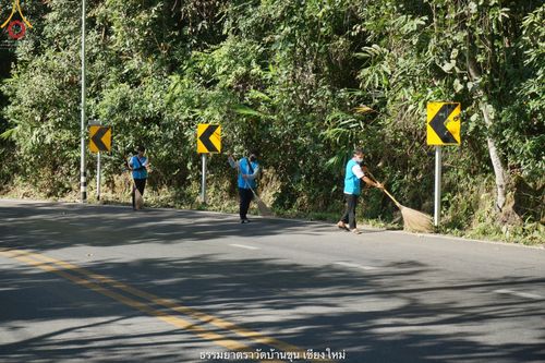 ภาพ No.39974:คณะพระภิกษุ - สามเณร วัดบ้านขุนกว่า ๓๐๐ รูป เดินธรรมยาตราฉลองแชมป์บาลี ๒๕๖๔