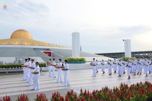 ภาพ No.47563:ประมวลภาพพิธีขอขมาและมอบผ้าไตร โครงการบรรพชาอุปสมบทหมู่ รุ่นเข้าพรรษา 2565