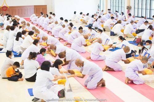 ภาพ No.40798:พิธีตัดปอยผม ปลงผม ขอขมารับผ้าไตรและพิธีบรรพชา ในโครงการอุปสมบท บูชาธรรมมหาปูชนียาจารย์ ประจำปี 2564 ชุดที่ 16