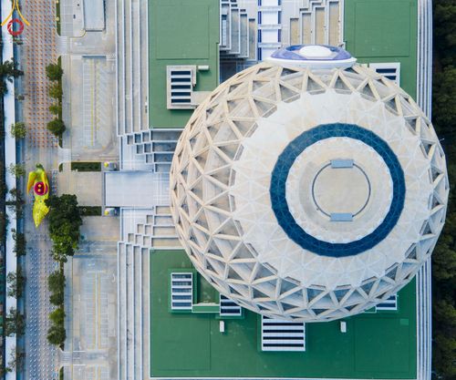 ภาพ No.43250:พิธีอัญเชิญมยุรนาวากาศ บูชาธรรมมหาปูชนียาจารย์ วันพฤหัสบดีที่ 3 กุมภาพันธ์ พ.ศ. 2565