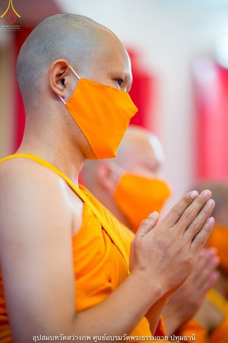 ภาพ No.40459:พิธีตัดปอยผม ปลงผม ขอขมารับผ้าไตรและพิธีบรรพชา ในโครงการอุปสมบท บูชาธรรมมหาปูชนียาจารย์ ประจำปี 2564 ชุดที่ 13