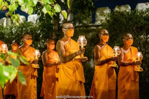 ภาพ No.42091:พิธีตัดปอยผม ปลงผม ขอขมารับผ้าไตรและพิธีบรรพชา ในโครงการอุปสมบท บูชาธรรมมหาปูชนียาจารย์ ประจำปี 2564 ชุดที่ 20