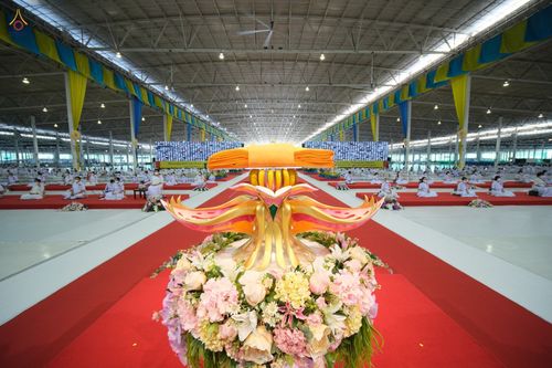 ภาพ No.38779:พิธีทอดกฐินสามัคคี ณ สภาธรรมกายสากล วัดพระธรรมกาย