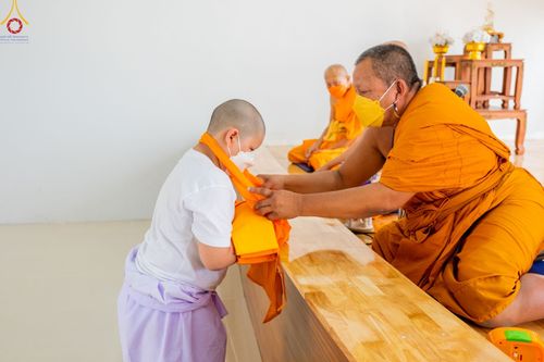 ภาพ No.44612:ประมวลภาพพิธีบรรพชา โครงการบรรพชาสามเณรฟื้นฟูพระพุทธศาสนาทั่วไทย ณ ศูนย์ปฎิบัติธรรมสมุทรปราการ