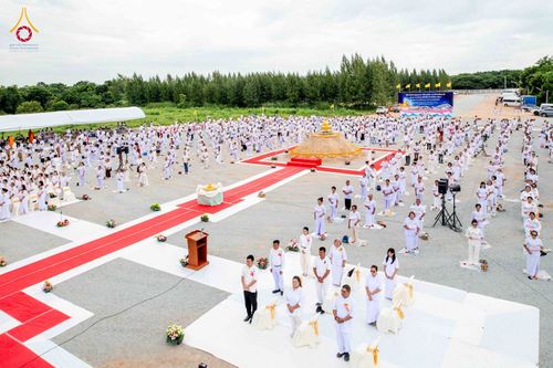 ภาพ No.346607:วันอาทิตย์ที่ 30 สิงหาคม พ.ศ.2569 พิธีทอดผ้าป่า สวดธรรมจักรกัปปวัตนสูตรกลั่นแผ่นดินโปรยรัตนชาติ  สถาปนาองค์พระเจดีย์เพื่อสร้างสันติภาพโลก  ณ ศูนย์ปฏิบัติธรรมพนมสารคาม (เพชรตะวัน) จังหวัดฉะเชิงเทรา