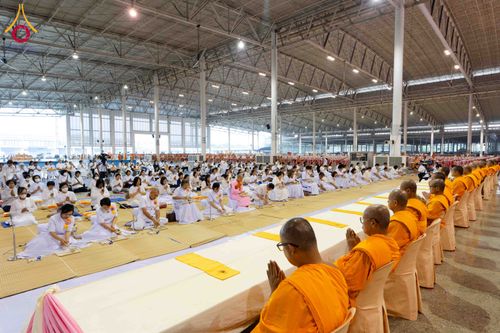 ภาพ No.306242:วันที่ 30 มกราคม พ.ศ. 2569 พิธีถวายภัตตาหารเป็นสังฆทาน แด่พระธรรมยาตรา ณ วัดพระธรรมกาย  จังหวัดปทุมธานี ในโครงการธรรมยาตรา กตัญญูบูชา มหาปูชนียาจารย์ พระมงคลเทพมุนี(สด จนฺทสโร) พระผู้ปราบมาร อนุสรณ์สถาน 7 แห่ง ปีที่ 14