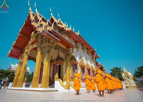 ภาพ No.40196:พิธีตัดปอยผม ปลงผม ขอขมารับผ้าไตรและพิธีบรรพชา ในโครงการอุปสมบท บูชาธรรมมหาปูชนียาจารย์ ประจำปี 2564 ชุดที่ 10