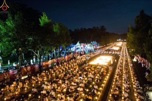 ภาพ No.46512:พิธีจุดโคมวิสาขประทีป วันวิสาขบูชา พ.ศ. 2565 ณ ประเทศอินโดนีเซีย